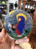 Load image into Gallery viewer, Ball Ornament Needle Felting Kit DIY
